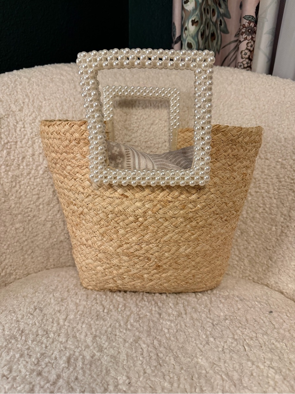 Pearl-Handle Straw Tote Bag in Natural
